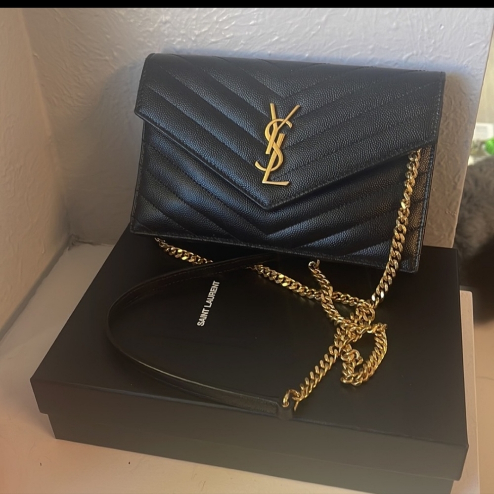 CASSANDRE MATELASSÉ ENVELOPE CHAIN-- Practically new, in excellent condition.